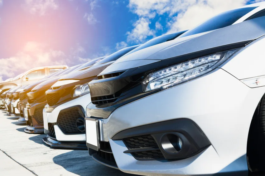 A row of fleet vehicles pictured on Seversin's fleet service page